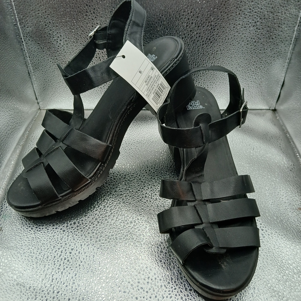 Wild Fable Black Chunky Sole Sandals Women's Size 9.5